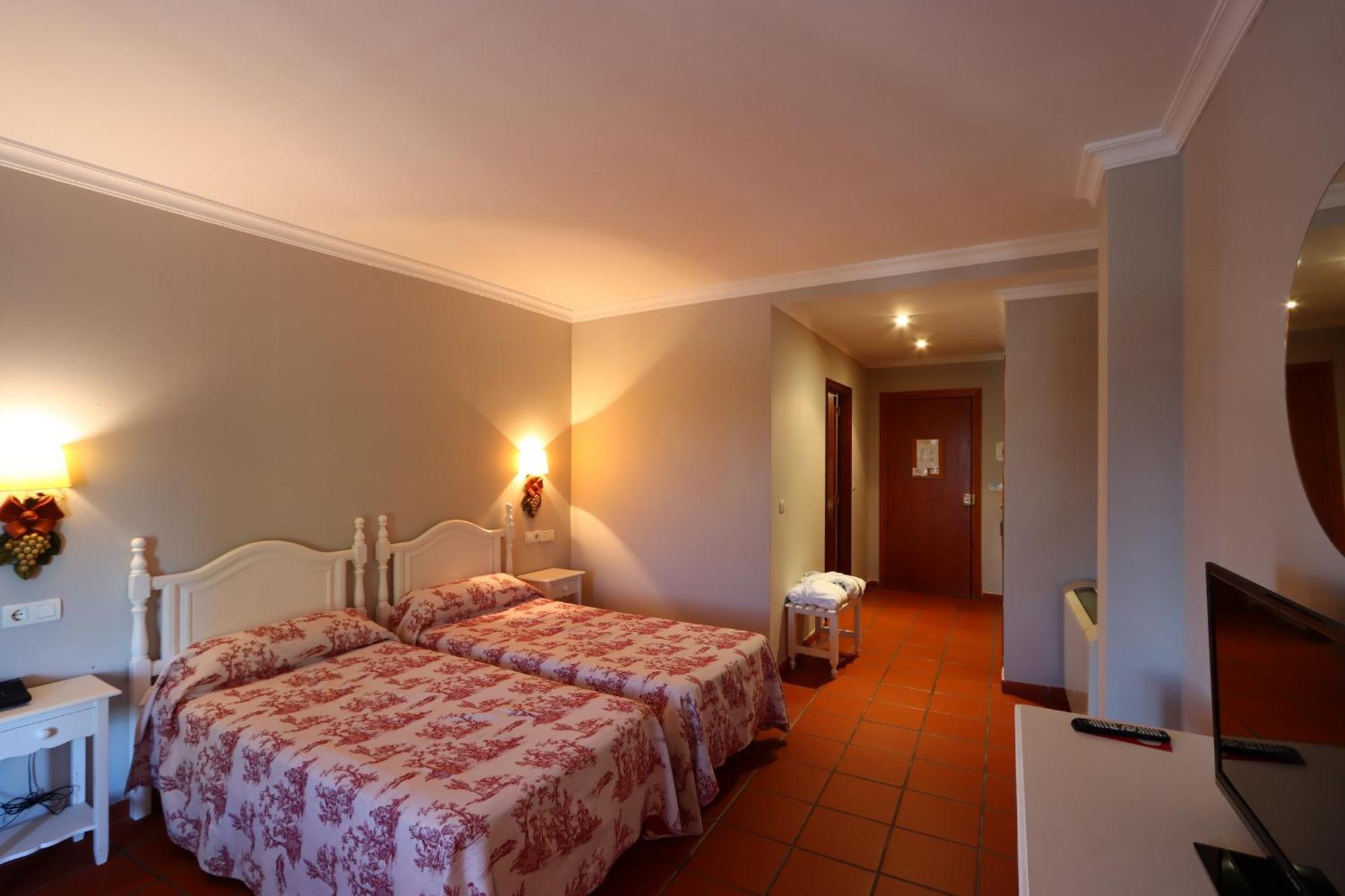 Hotel Varinia Serena - Balneario De Alange Luaran gambar